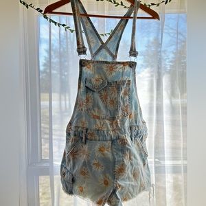Light Washed Denim Short Overalls w/ Daisies